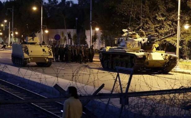 ضباط مؤيدون للانقلاب التركي: ما زلنا نقاتل
