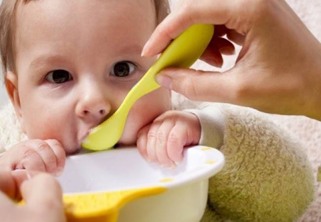 دراسة: لا تطعم طفلك وأنت جائع