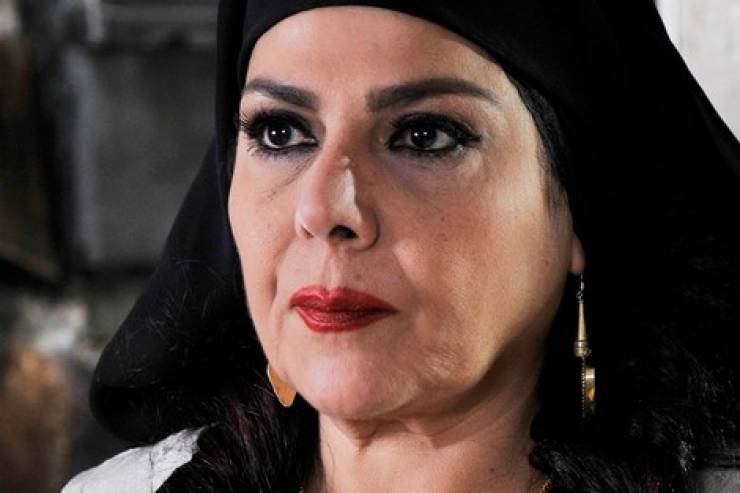 صورة:  صباح الجزائري وابنتها الجميلة  بملابس السباحة!