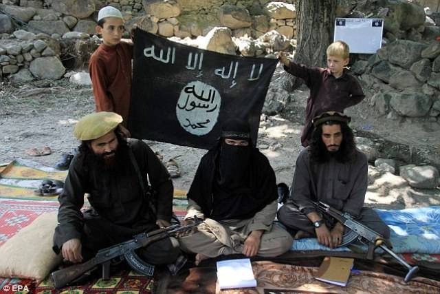 التعاطف مع “داعش” يتزايد في “عين الحلوة” و يهدد لبنان