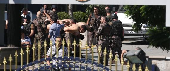 قوّات تركية تحارب لسحق بقايا الانقلاب بعد عودة أردوغان