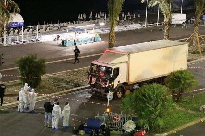 هجوم "نيس" الإرهابي: ما لا يقل عن 84 ضحيّة.. هكذا وقعت الكارثة