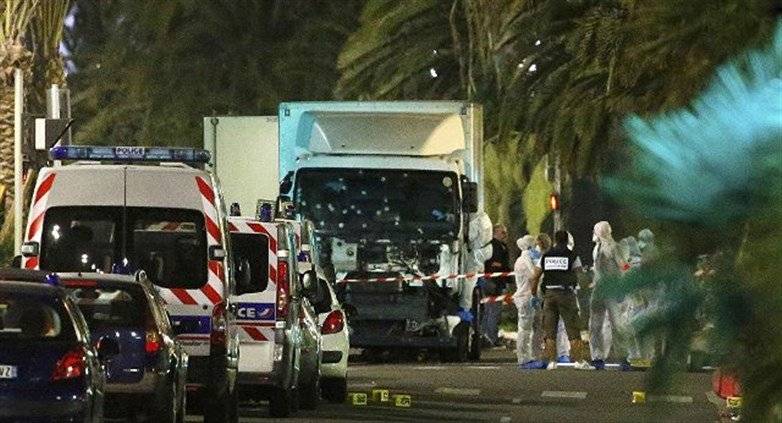 بعد راغب علامة.. نجمة شهيرة تنجو من مجزرة "نيس" الدموية!