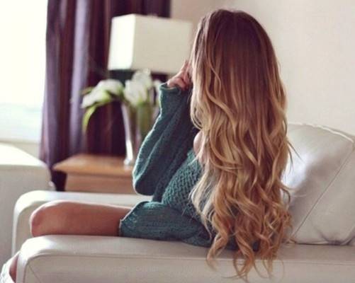 ممثلة لبنانية ترتدي "مايوه" برتقالي.. ورسالة لعون: ألف مواه!