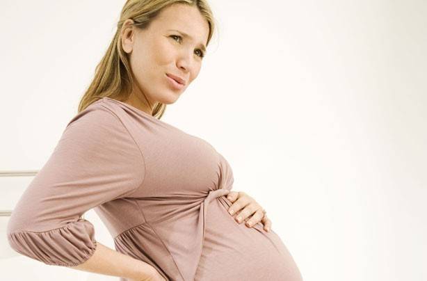 كيف تتخلص الحامل من احتباس الماء في الجسم؟