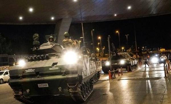 بالفيديو.. خليجي في تركيا ظن أن الانقلاب احتفال بزفاف!