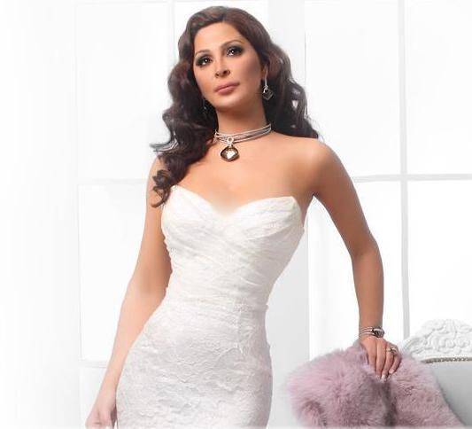 بالصورة- اليسا في حمام السباحة