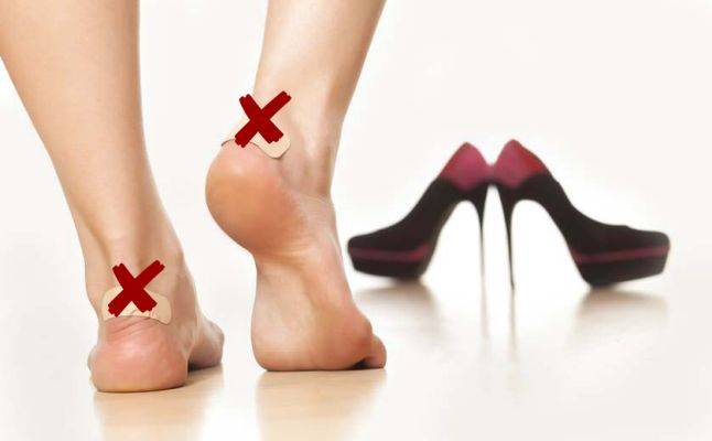 حيلة بسيطة تجنبك تقرحات الكاحل الناجمة عن الأحذية الجديدة!