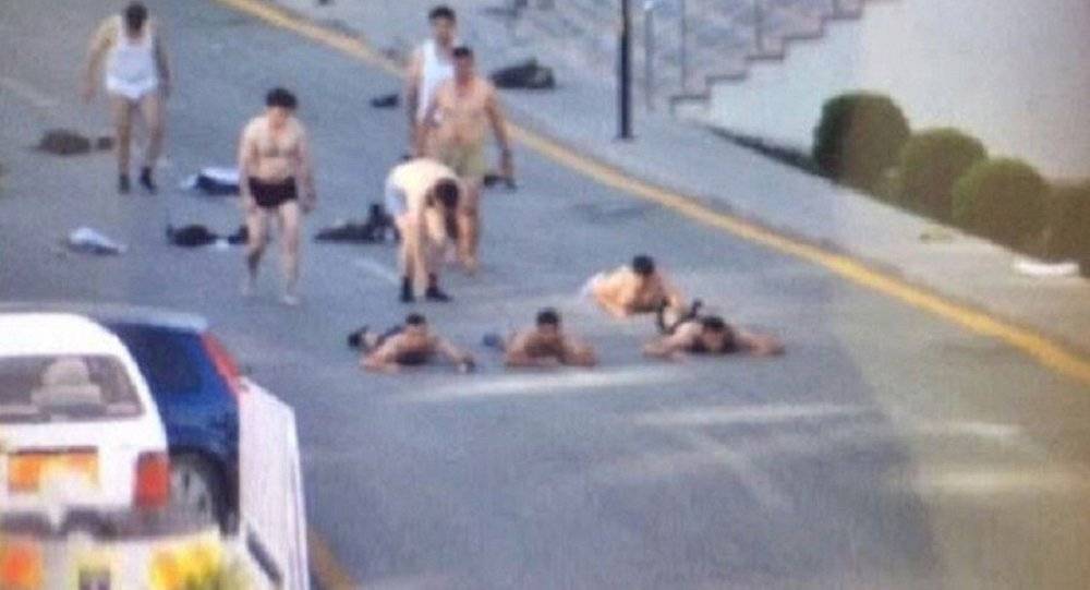 بالفيديو_ الإنقلابيون فى تركيا يسلمون أنفسهم عراة
