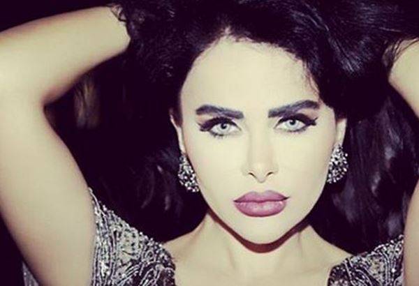 صورة ليال عبود كشفت عن مؤخرتها السيليكونية