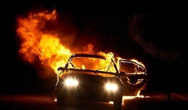 أطلق النار على سيارته وأحرقها في الكنيسة!