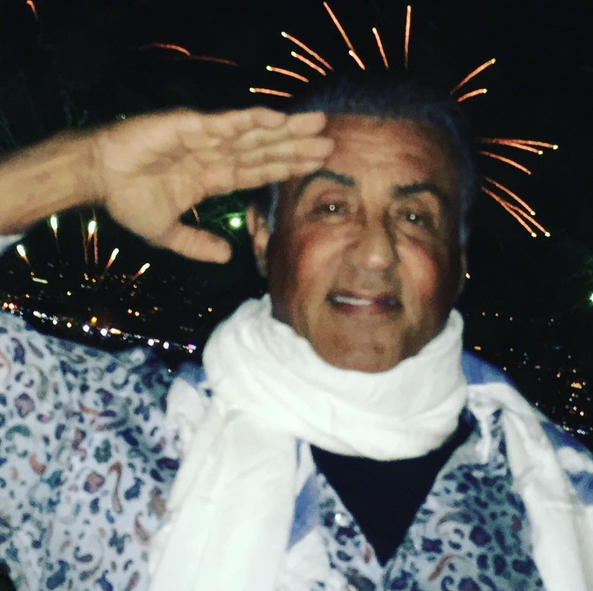 “رامبو” ينجو من هجوم “نيس” .. وينشر هذه الصورة قبل لحظات من الدّهس