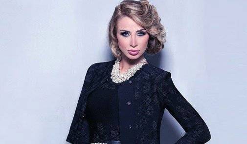 بالصورة: قبلة ساخنة من نادر صعب لأنابيلا هلال!
