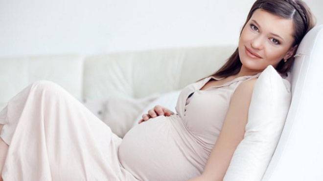 كيف يمكن للحامل التخلص من احتباس الماء في الجسم؟