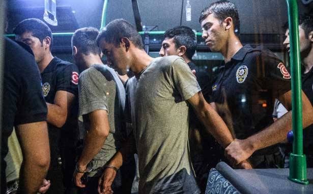 أردوغان يطالب واشنطن بتسليم غولن والشعب بـ «البقاء بالميادين»
كيري : لن نسلم غولن دون أدلة.. إعتقالات واسعة لجنرالات وقضاة