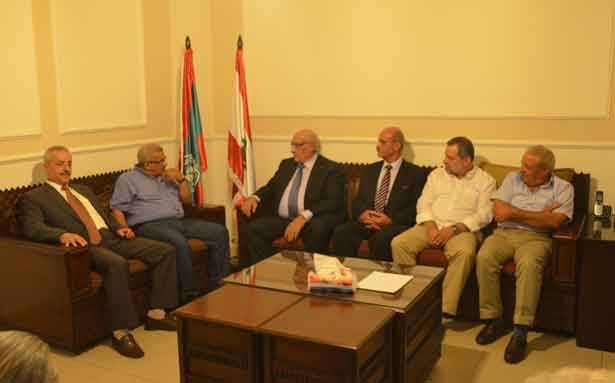 سعد عرض ووفد «البعث» الأوضاع