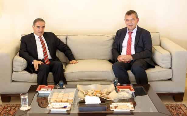 فرعون عرض ولازاريني
موضوع النازحين السوريين