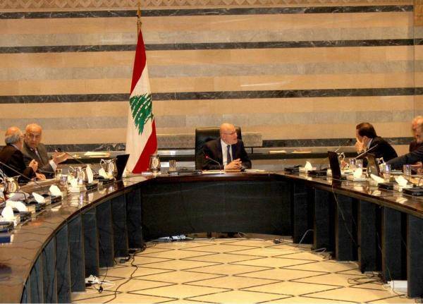بسبب إفلاس الدولة ... ضريبة البنزين تدقّ الأبواب مجدداً