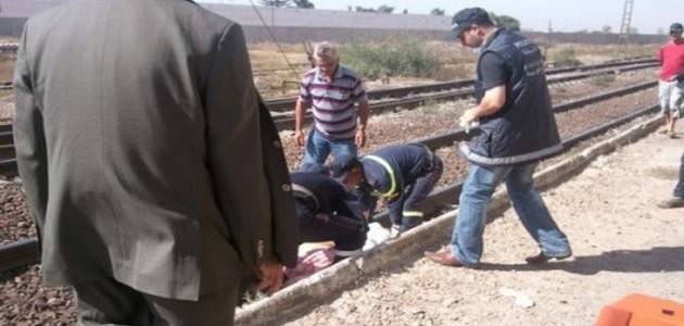 بالفيديو: قطع يديه تحت القطار ليرضي ربه فكانت النتيجة...