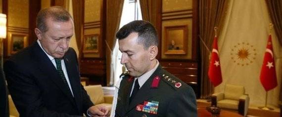 اعتقال المستشار العسكري لأردوغان لصلته بمحاولة الانقلاب الفاشلة