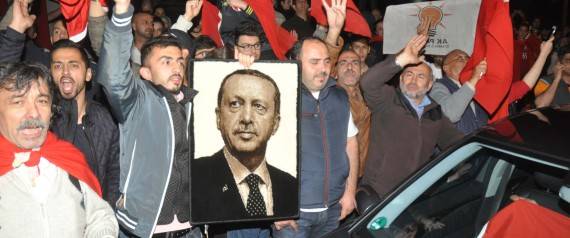 شاهد.. صورة الطيار الذي قصف مقر إقامة أردوغان