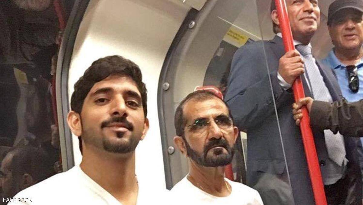 الشيخ محمد بن راشد ونجله في مترو لندن