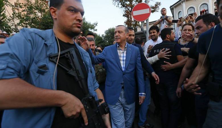 من حاولوا اعتقال أردوغان تبلغوا بالقبض على "إرهابي"!
