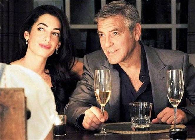 قارب لأمل علم الدين بمناسبة عيد زواجها.. وسعره خيالي !