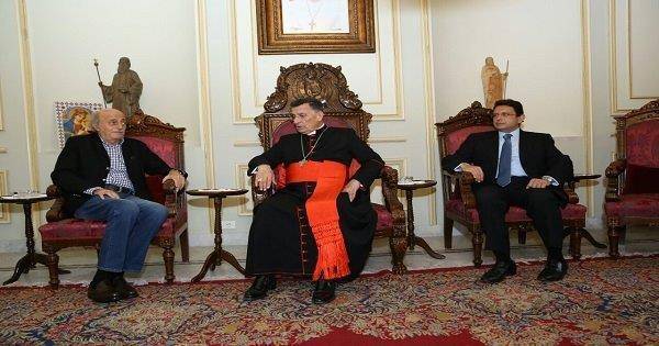 هذا ما فعله جنبلاط في بكركي... وهذه هي مشكلة عون والاسم الخامس