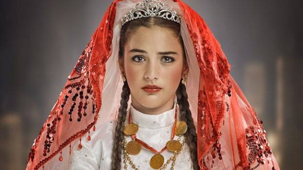 صورة بطلة "زهرة القصر" مع والدتها الحقيقية تصدم الجمهور