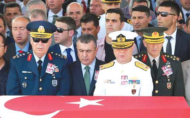 تركيا تتعهد باجتثاث حركة «غولن» من جذورها
اوباما اتصل بأردوغان و118 جنرالاً واميرالاً اعتقلوا