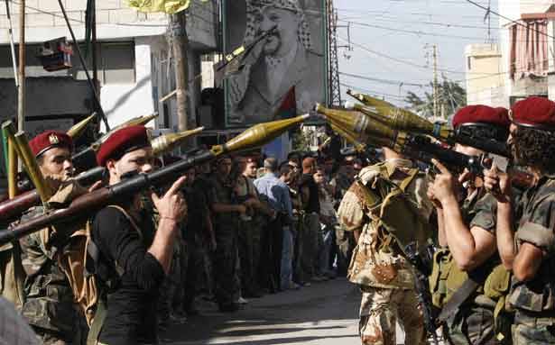 جنبلاط قلق من الاتصالات بين خلايا عين الحلوة والرقة