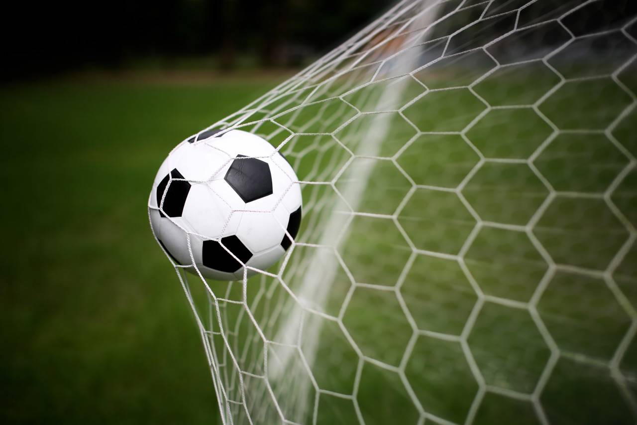 بالفيديو.. لاعب إنتر يسجل هدفا ساحراً بالكعب!