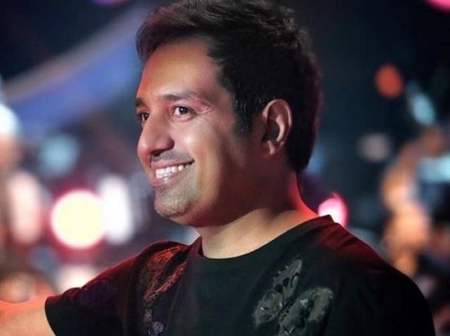 بالصورة - راشد الماجد على كرسي متحرك بعد إصابة مؤلمة