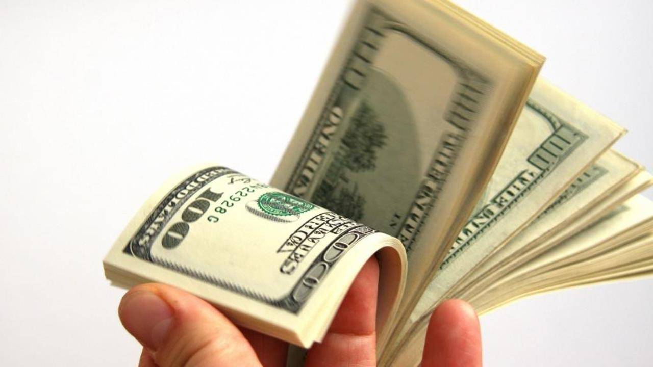 إليكم سبب اختيار اللون الأخضر لـلدولار الأمريكي!