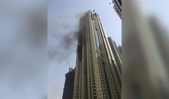 بالفيديو.. حريق مرعب في أحد أبراج دبي