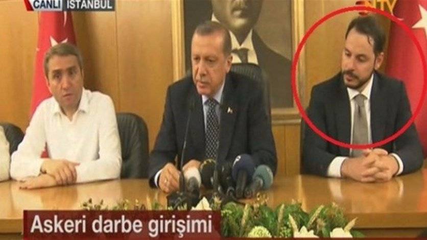 من هذا الرجل الغامض الذي بجانب إردوغان؟