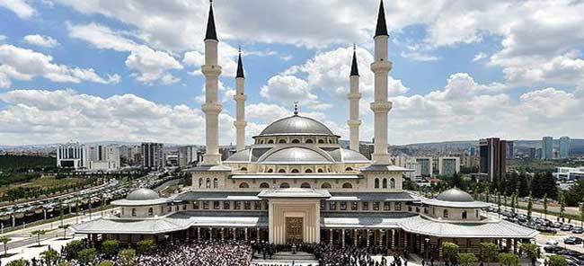 أردوغان يرفع أذان الفجر من المجمع الرئاسي في أنقرة