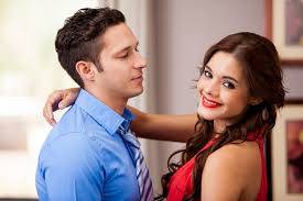 قصة رجل نصحه الأطباء بعدم النظر للنساء الجميلات لأنه كان يُصاب بـ..؟!
