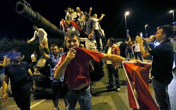 الاميركيون قدّموا الانقلاب الفاشل هدية للروس والايرانيين