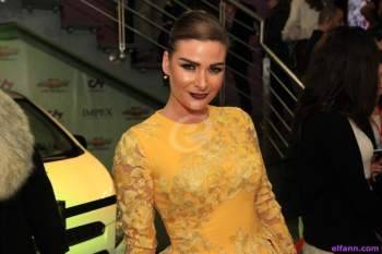 باميلا الكيك تتلقى هدية من وردة جزائرية !