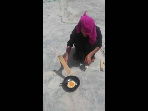 فيديو- خلال موجة الحرّ الرهيبة.. عراقيون يقلون البيض في الشمس