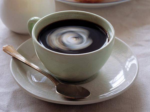 بالصورة - ظنّ أنّه يشرب كريمر القهوة لكنه شرب...