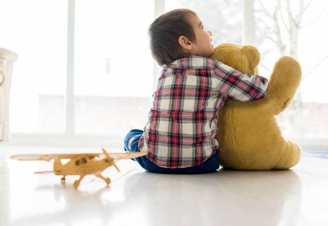 كيف تكتشفين أن طفلك مصاب بالتوحد؟