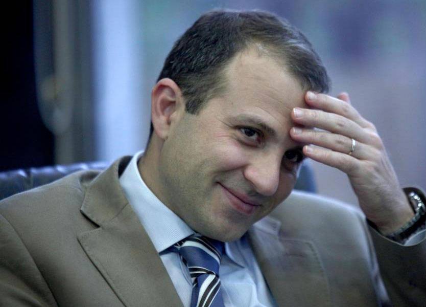 بالصورة: جبران باسيل على اليخت ليلًا.. من رافقه؟
