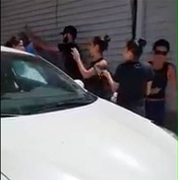 بالفيديو: تعرّضت للضرب المبرح.. على يد عدد من الفتيات!