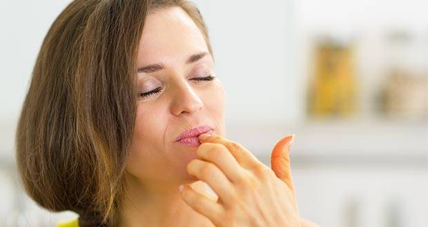 4 أشياء مدهشة تحدث لصحتكم عندما تأكلون بأصابعكم