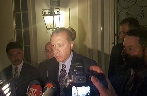 الشاب الذي قبّله أردوغان بالمطار يشرح ما حدث معه (فيديو)