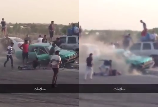 مفحط سعودي متهور يصطدم بالجمهور تطاير بعضهم على الطريق ..! فيديو|