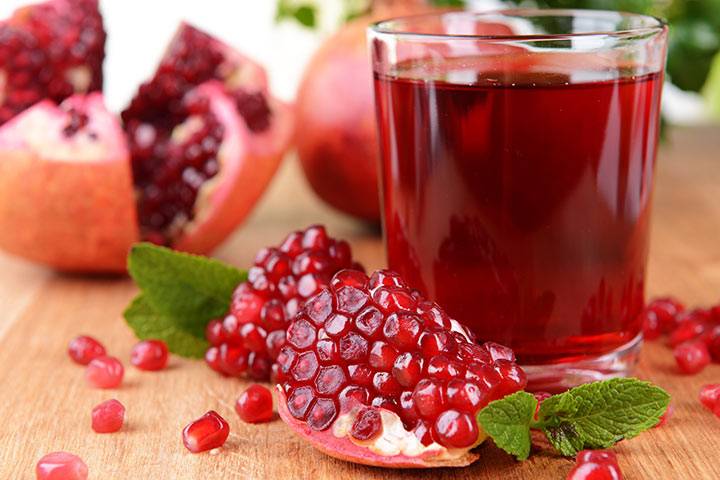 “منشط طبيعيّ للرجال” … فوائد مذهلة لشرب كوب من عصير الرّمان يوميّاً